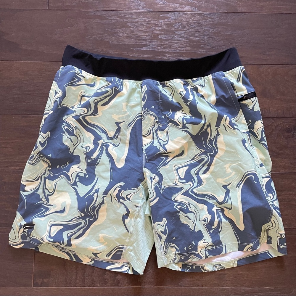 Mens Fabletics lined shorts